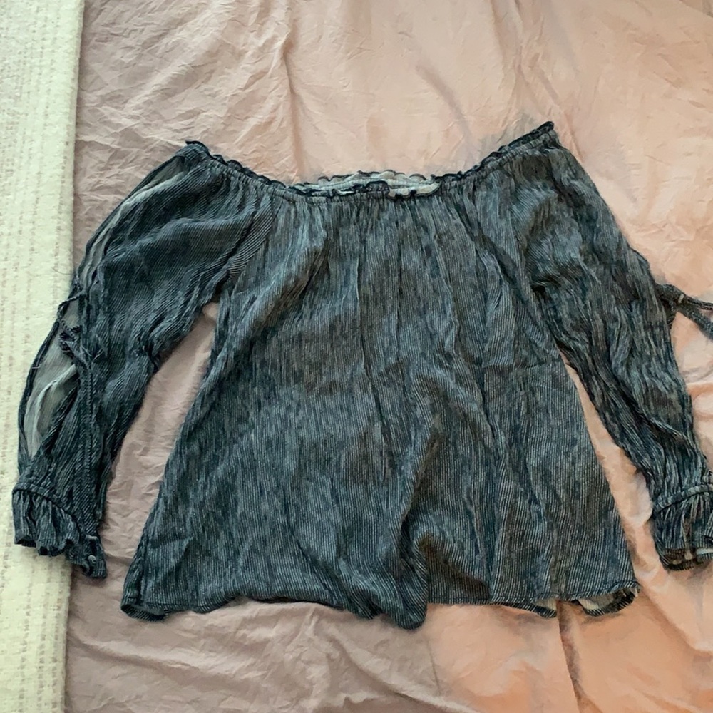 AE Off-the-shoulder Top